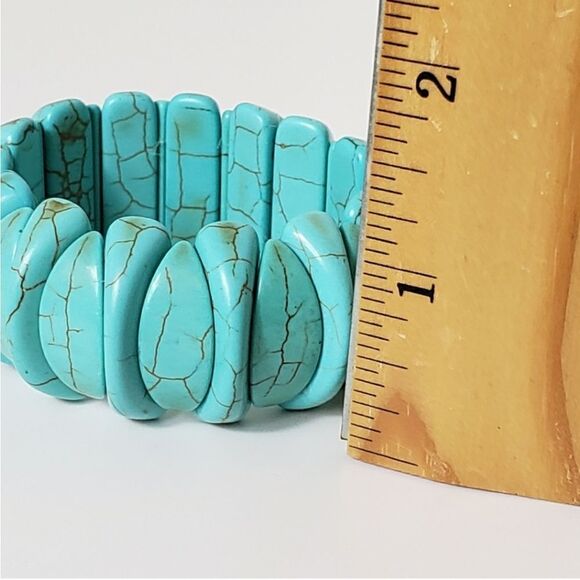 HOWLITE Faux Turquoise Southwestern Style Stretch Bracelet - Picture 4 of 5